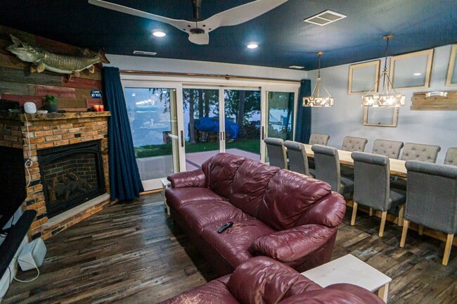 Building Photo - FULLY FURNISHED LAKE HOME