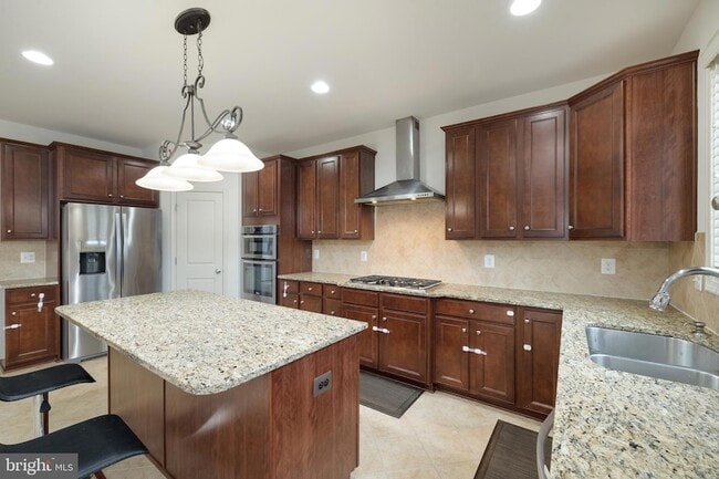 Building Photo - 42557 Dreamweaver Dr