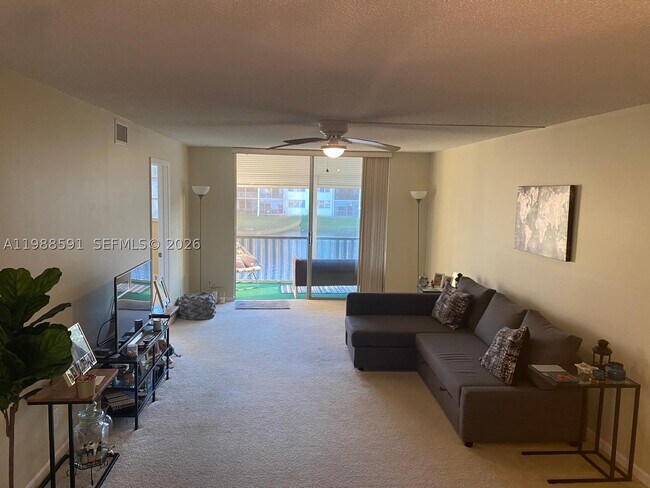 Building Photo - 361 S Hollybrook Dr
