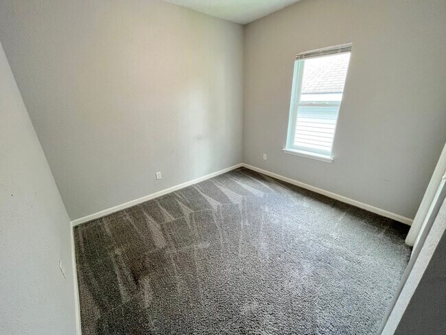 Building Photo - COME MEET YOUR NEW HOME! BRAND NEW & UPDATED!