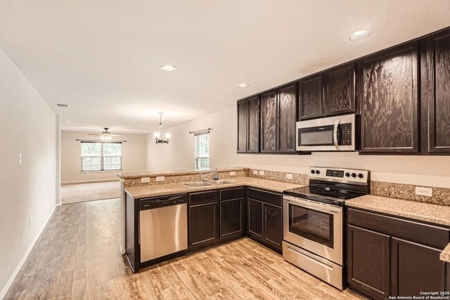 Building Photo - 10110 Raspberry Oak