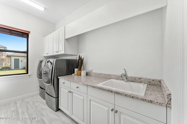 Building Photo - 3638 Lake Adelaide Pl