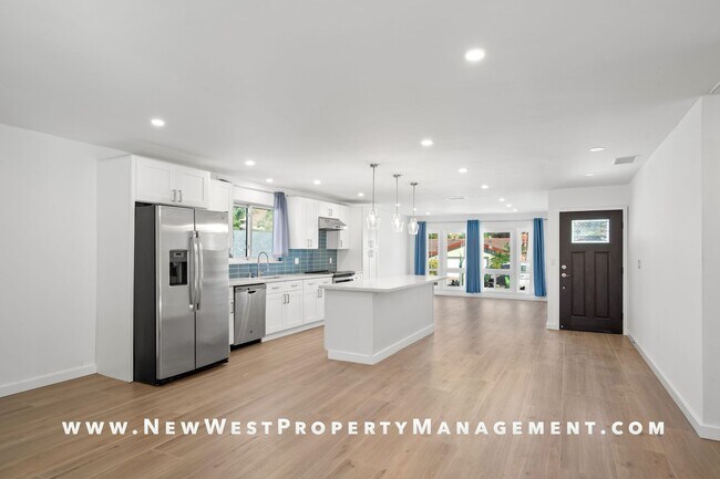 Building Photo - Freshly Renovated and Highly Upgraded Allied Gardens 4 Bedroom. Available Now!