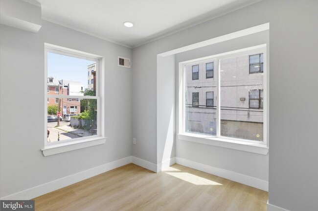 Building Photo - 1511 W Flora St