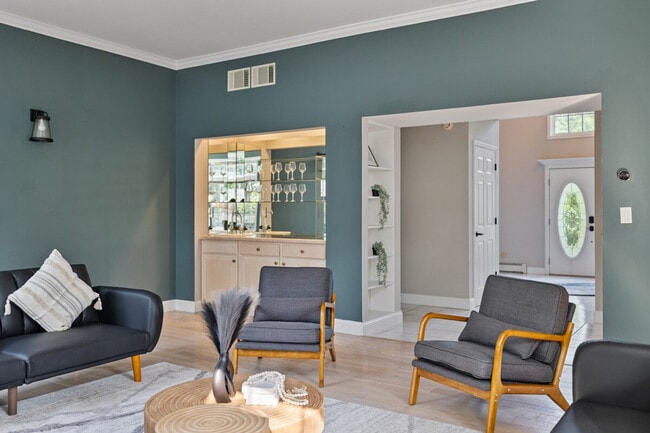 Building Photo - 321 Museum Village Rd