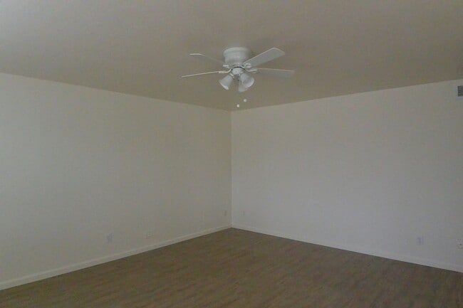 Building Photo - *Wait list full- Currently not accepting applications* 3 Bedroom 2 Bathroom in Tulare!