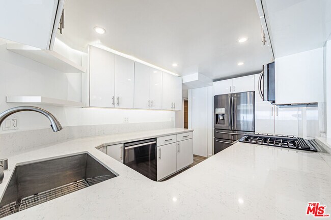 Building Photo - 18055 Coastline Dr