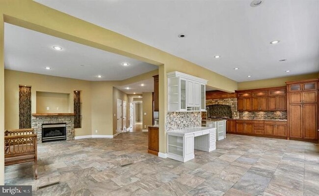 Building Photo - 2054 Madrillon Rd