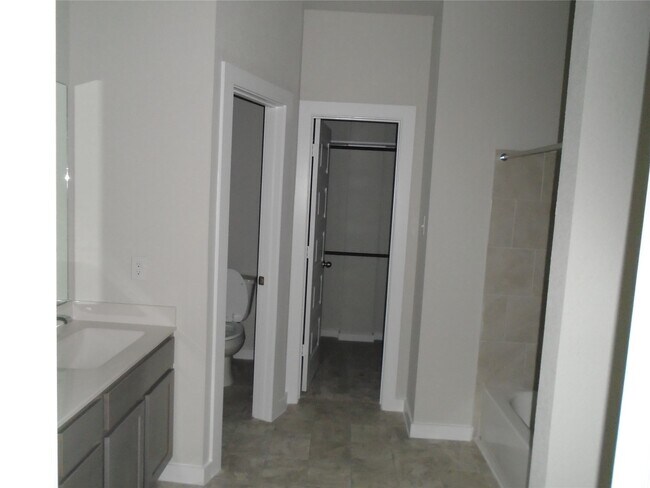 Building Photo - 2215 Emerald Diamond Ct