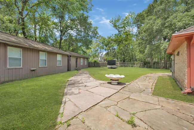 Building Photo - 705 Holly Springs Ct