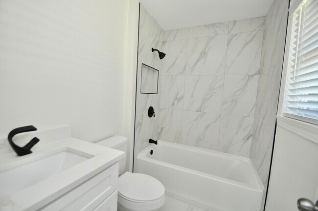 Building Photo - 7634 Wynlea St