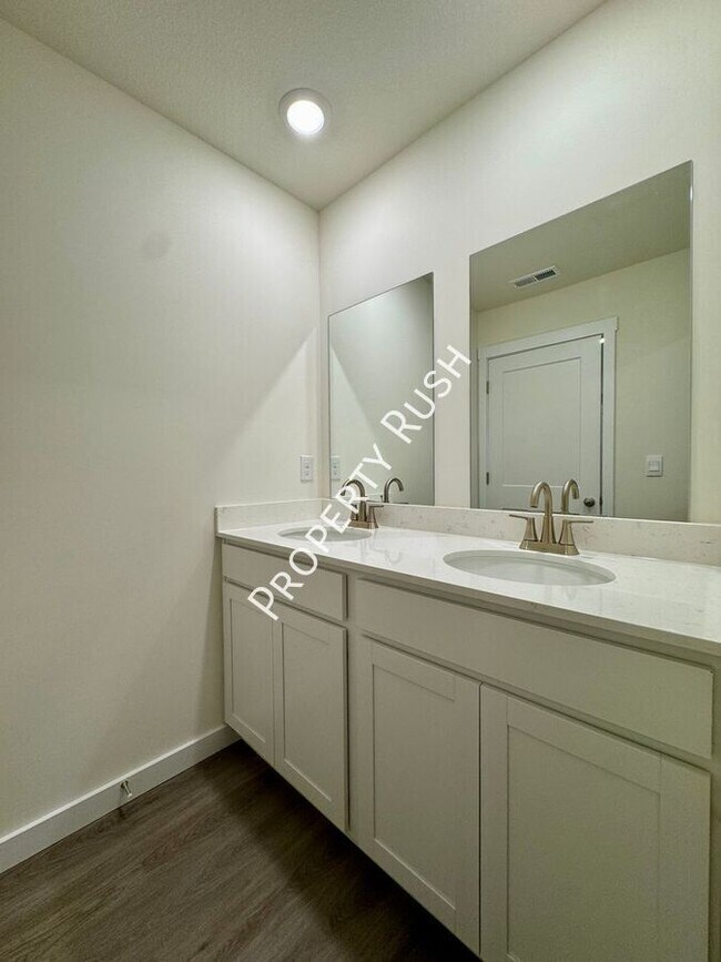 Building Photo - 7535 Bendire Lp