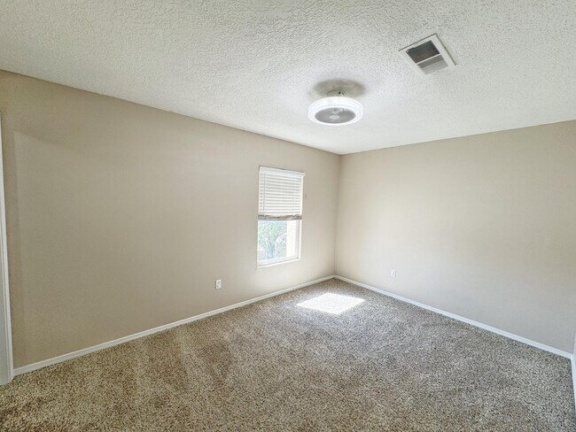 Building Photo - 9307 Vista Clara Loop NW