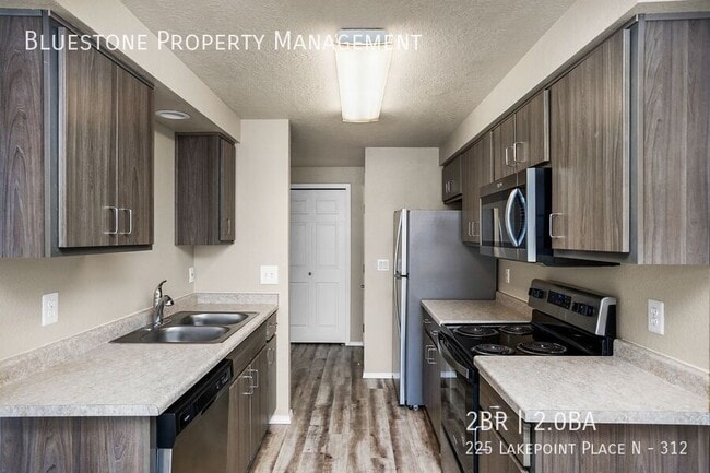 Building Photo - 225 Lakepoint Pl N