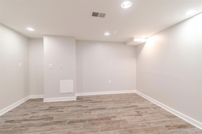 Building Photo - 3224 N Altadena Ave