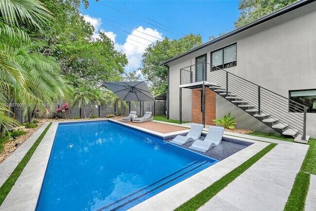 Building Photo - 145 NE 49th St