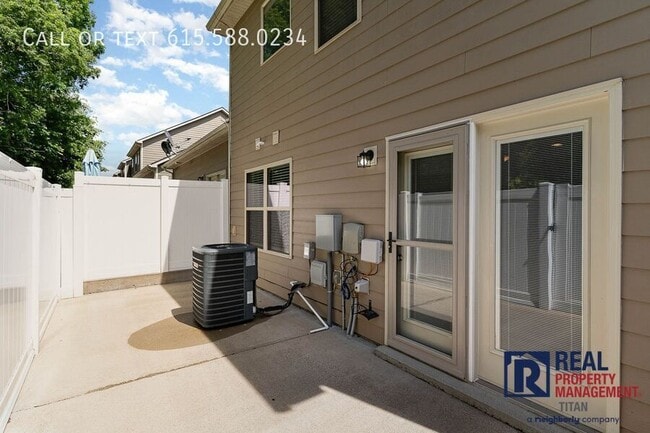 Building Photo - 1052 Neeleys Bend E