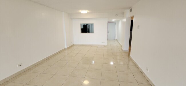 Building Photo - 3660 NE 166th St