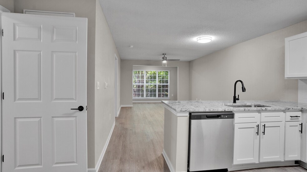 Building Photo - LYNX Gate City