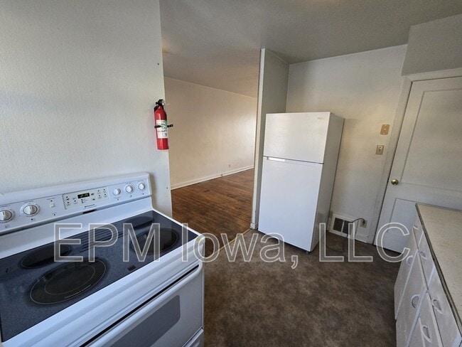 Building Photo - 261 Madison St