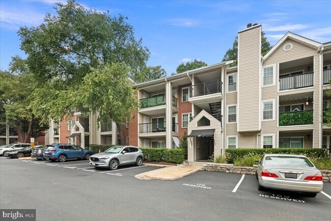 Building Photo - 3303 Wyndham Cir
