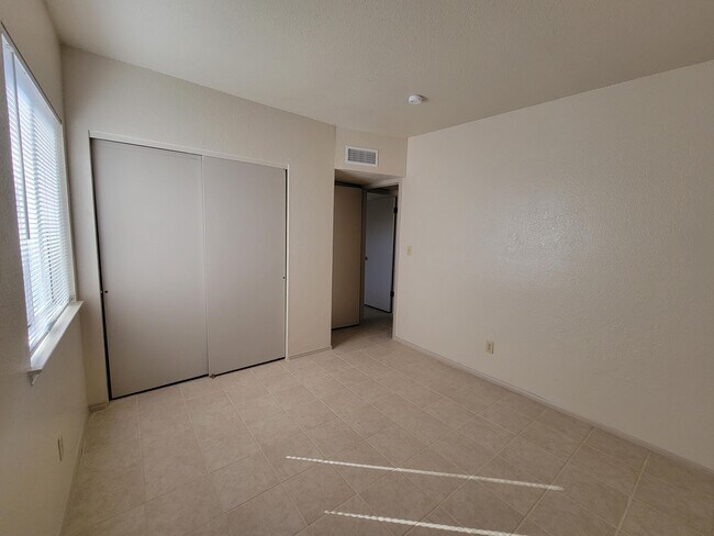 Building Photo - 3324 Red Sails Dr