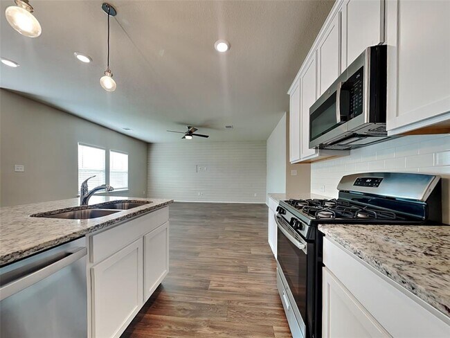 Building Photo - 127 Simon