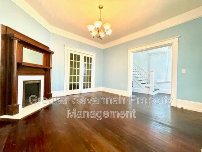 Building Photo - 637 E 39th St