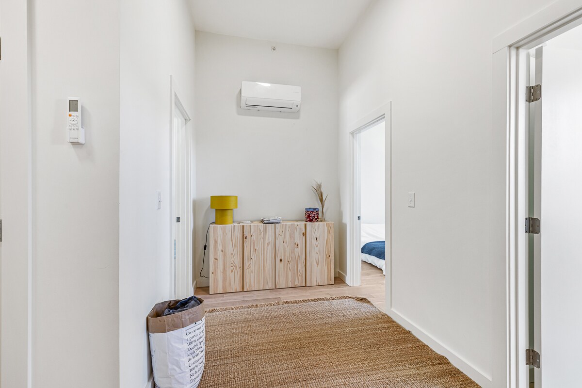 Building Photo - 123 Friendship St