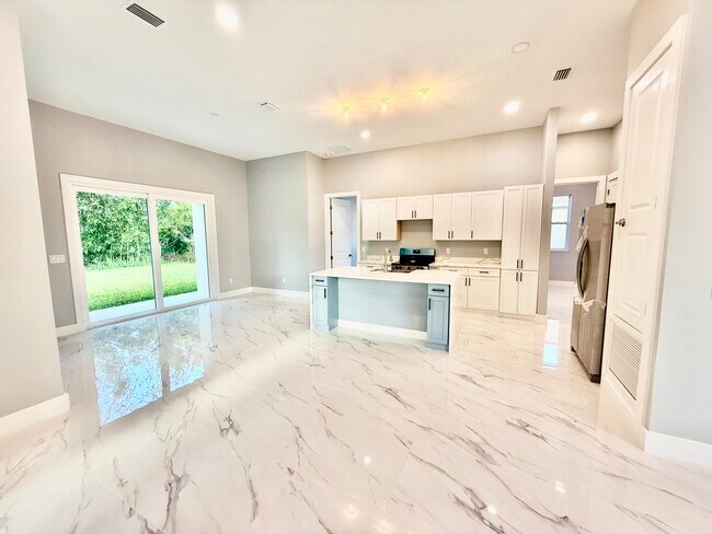 Building Photo - 675 NE Moss Rose Pl