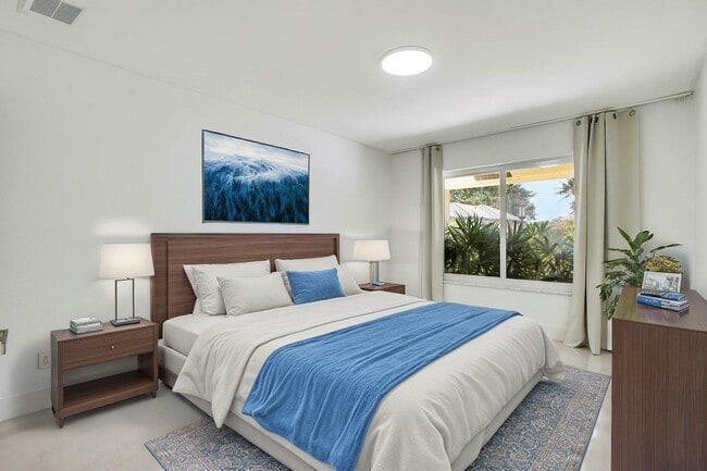 Building Photo - 7351 Valencia Dr