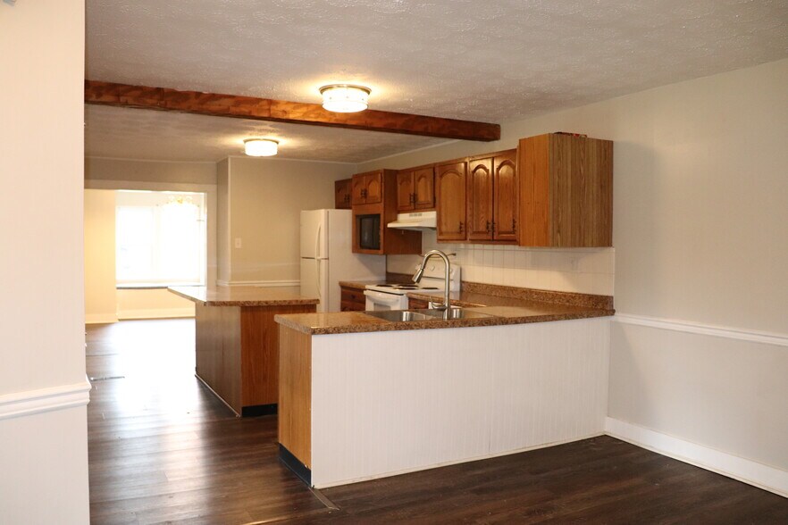 Building Photo - 10075 Westland Dr