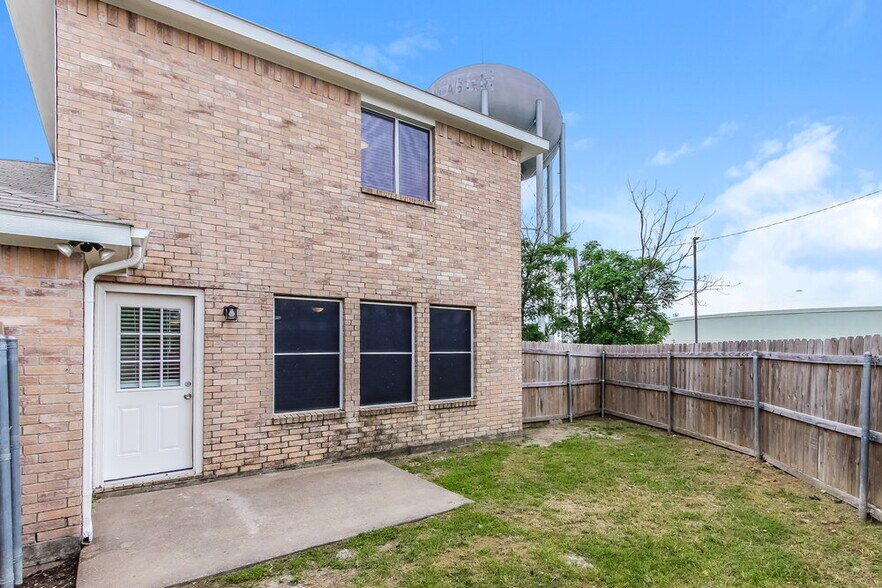 Building Photo - 2966 Marquis Ln