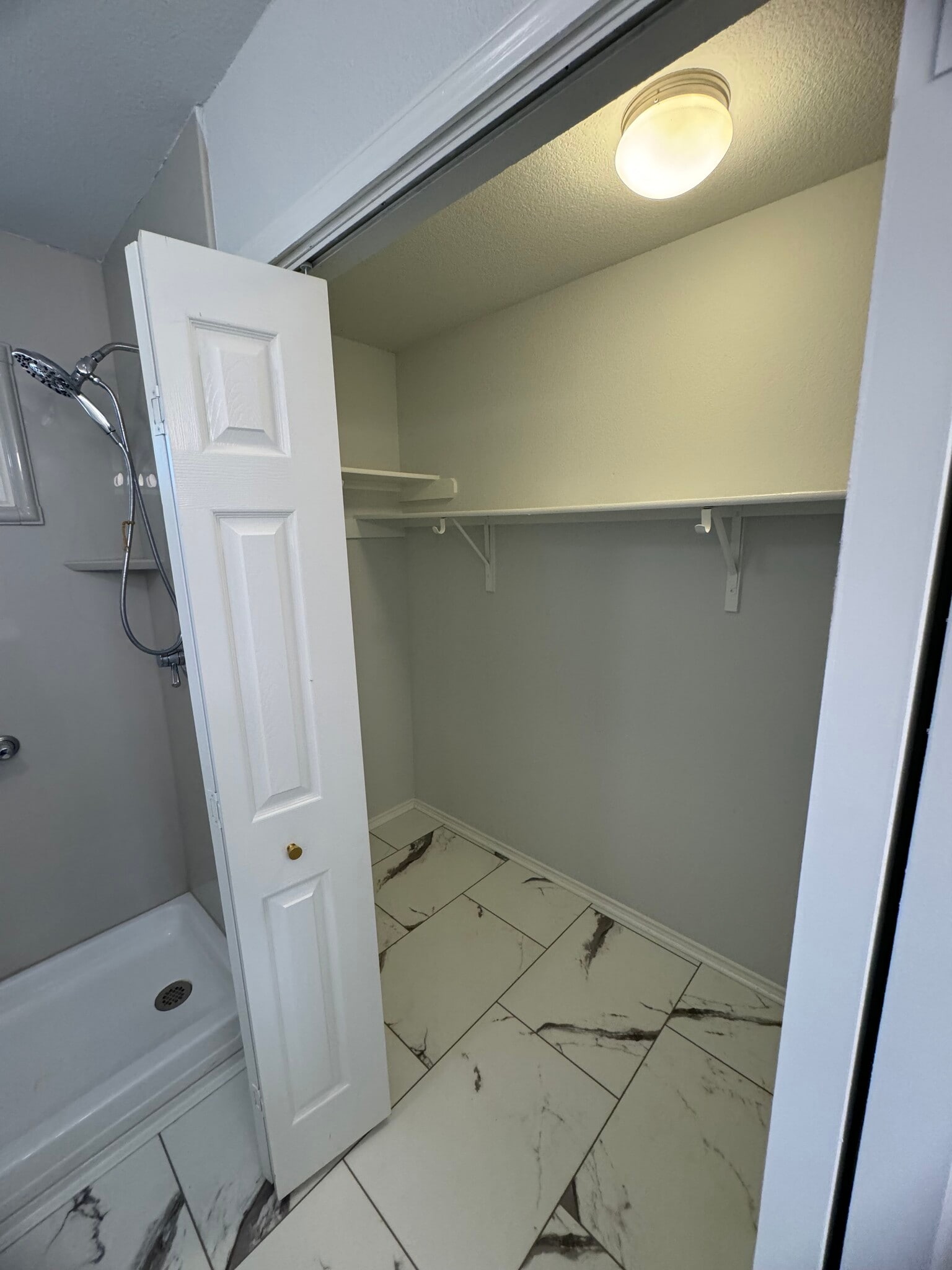 Master closet - 736 Patchway Ln
