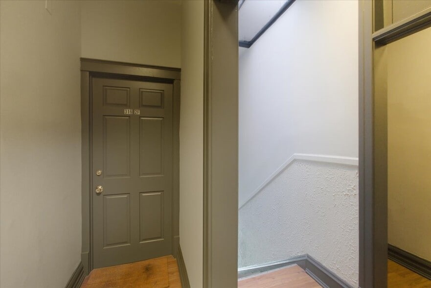 Building Photo - 316 Lake St