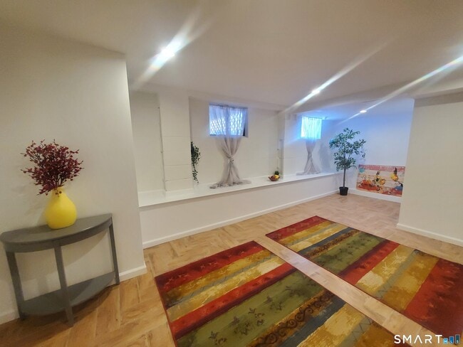 Building Photo - 42 County St