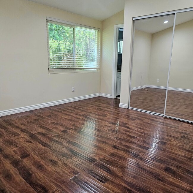 Building Photo - Mid Century Modern - 4 Bedroom Carlton Terrace Pool Home