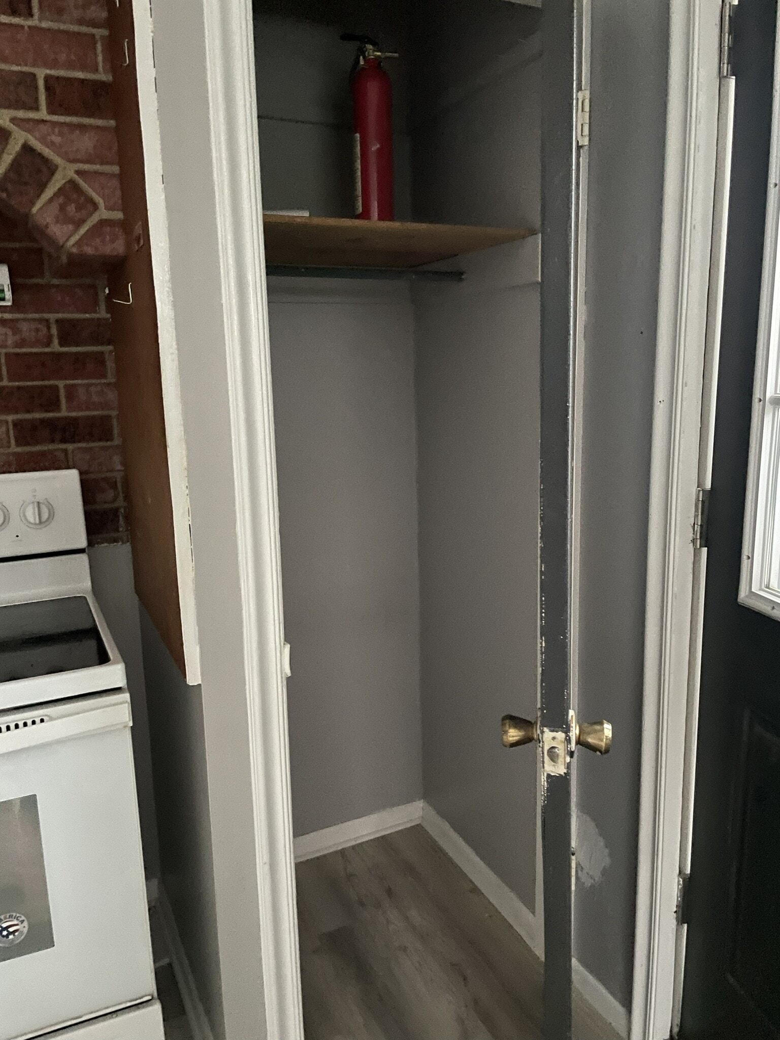 Building Photo - 906 West Ave