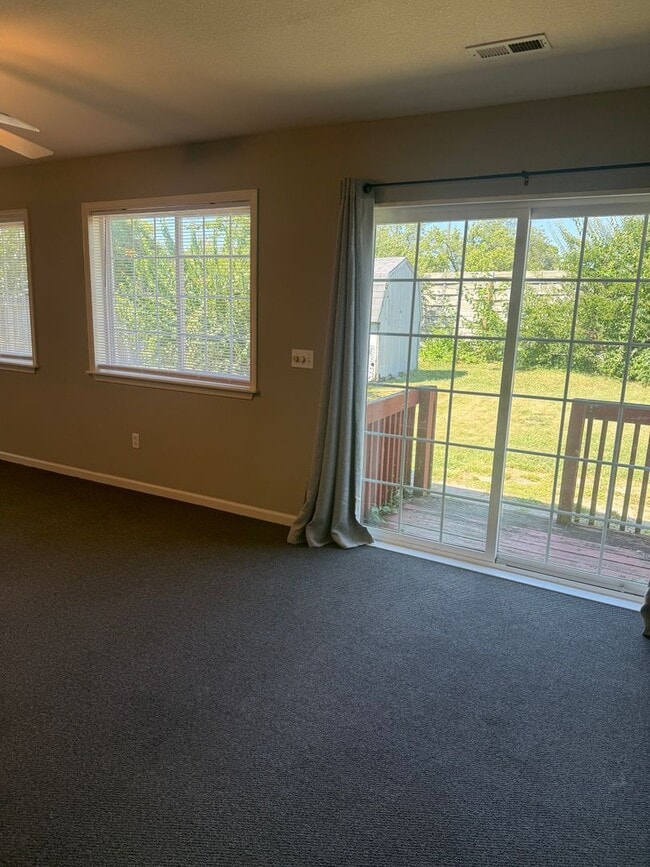 Building Photo - 1309 W London Dr