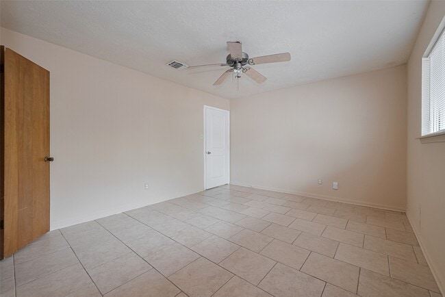 Building Photo - 9126 Willow Meadow Dr