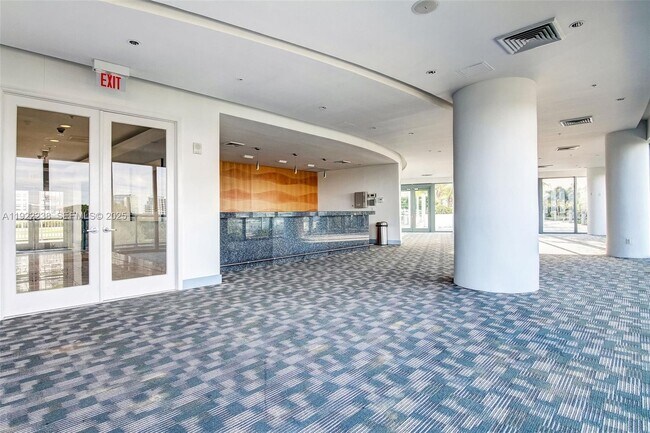 Building Photo - 601 NE 36th St