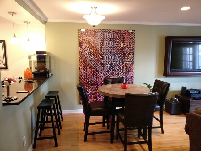 Building Photo - 6501 E Hill Dr