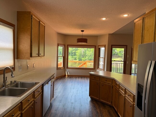 Building Photo - Chapin Lake Life - Call Lexington office for information 803-359-0793