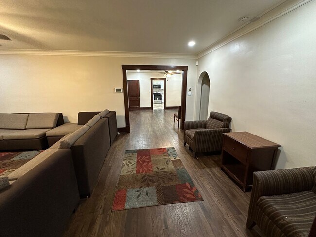 Building Photo - 177 Brookline Ave