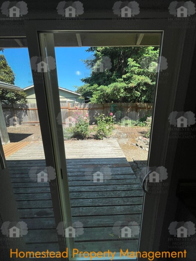 Building Photo - Hard to find 3 bedroom 2, bathroom.