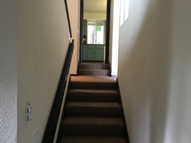 Building Photo - Willamette St Duplex