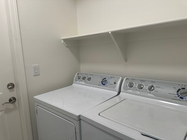 Building Photo - 1 Bedroom ground floor at Tanamera