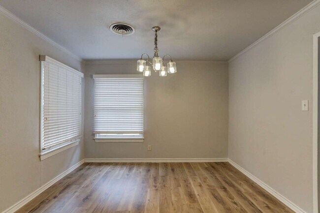 Building Photo - MOVE IN SPECIAL: FIRST FULL MONTH FREE