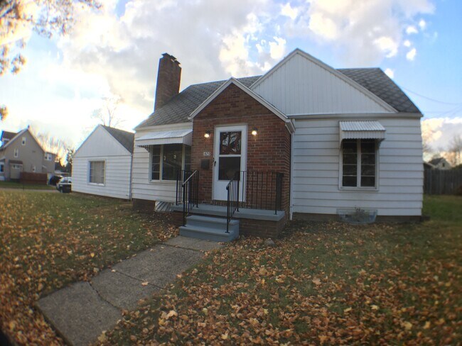 Primary Photo - 1470 Brown St