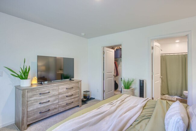 Building Photo - Charming 4-Bedroom Home in Desirable Waterside Community – Surf City, NC